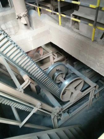 大傾角輸送帶輸送機(jī)