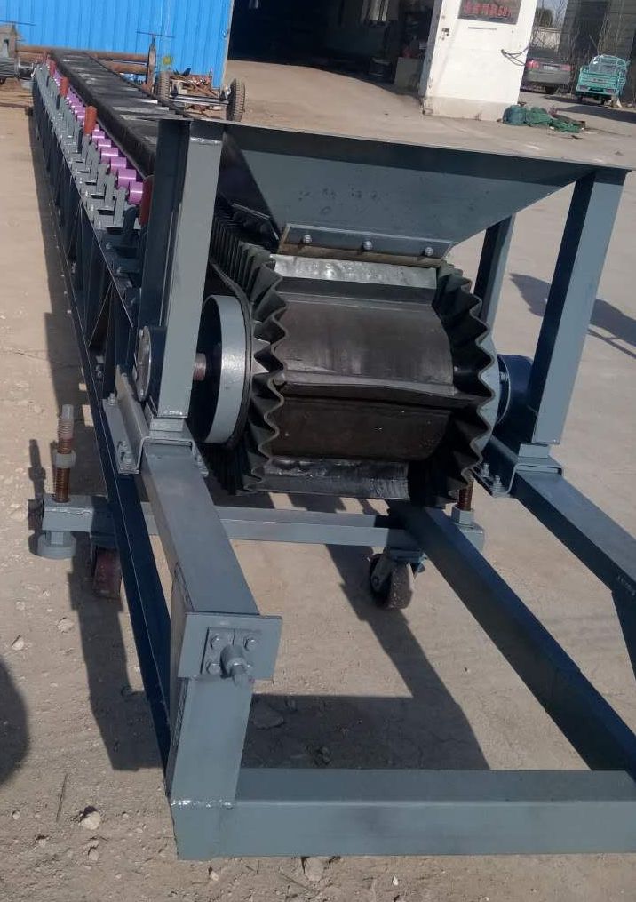 裙邊皮帶輸送機.jpg 裙邊皮帶輸送機.jpg